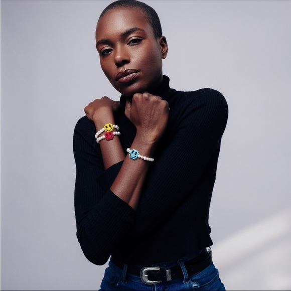 Unisex 7.5” Pearl “Spread Positivity” Yellow Beaded Smiley Harry Styles Bracelet - Picture 5 of 5